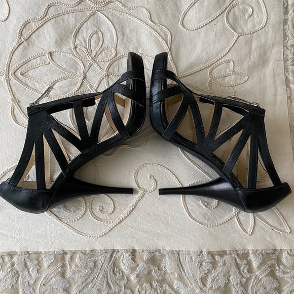 Michael Kors Black Leather Pump - Picture 5 of 8